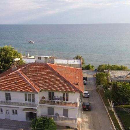 Seaside Apartments Неа Ираклия Екстериор снимка