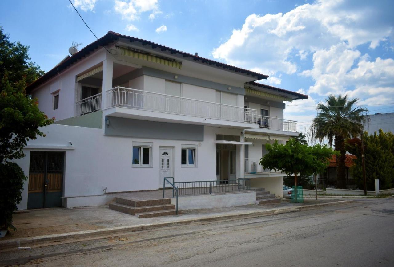 Seaside Apartments Неа Ираклия Екстериор снимка
