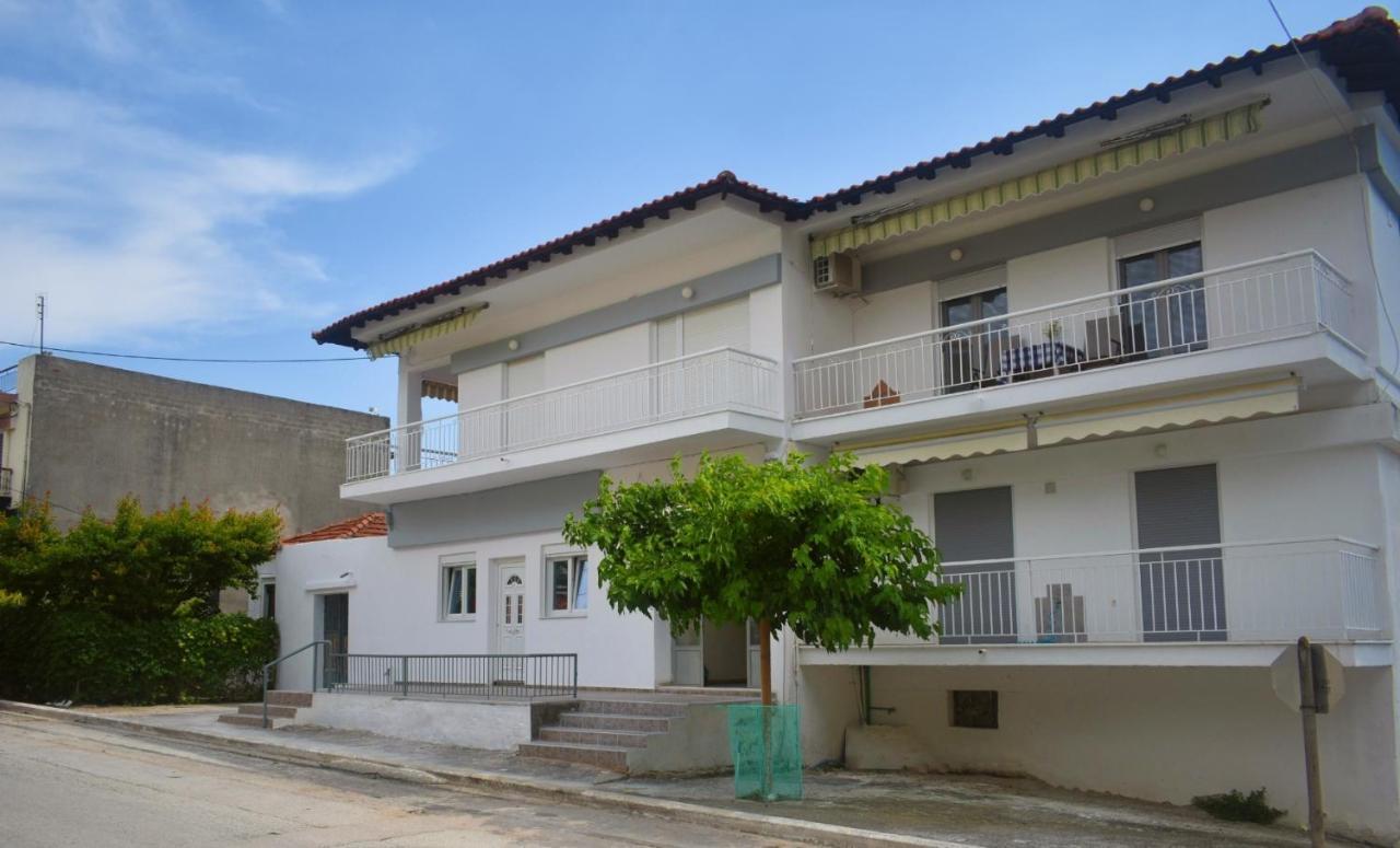 Seaside Apartments Неа Ираклия Екстериор снимка