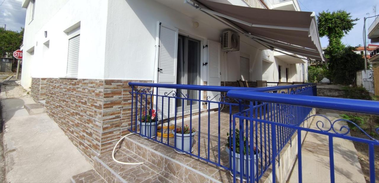 Seaside Apartments Неа Ираклия Екстериор снимка