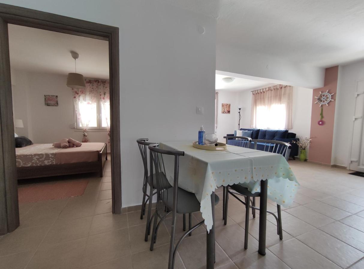 Seaside Apartments Неа Ираклия Екстериор снимка