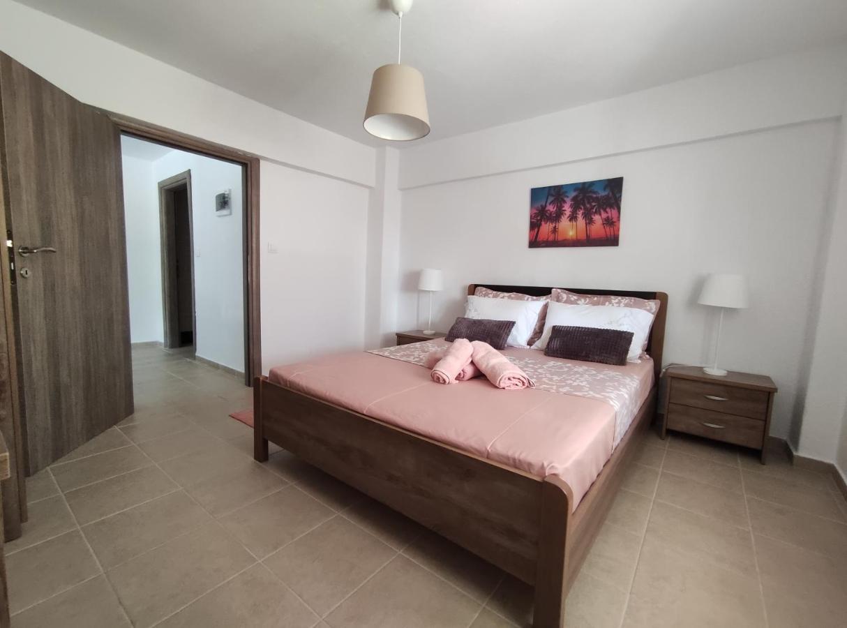 Seaside Apartments Неа Ираклия Екстериор снимка