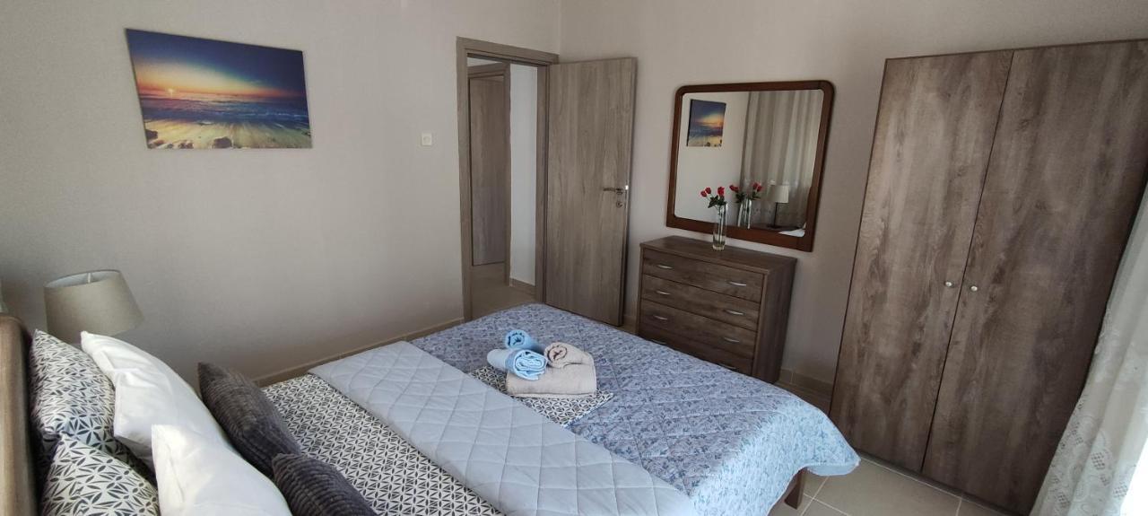 Seaside Apartments Неа Ираклия Екстериор снимка