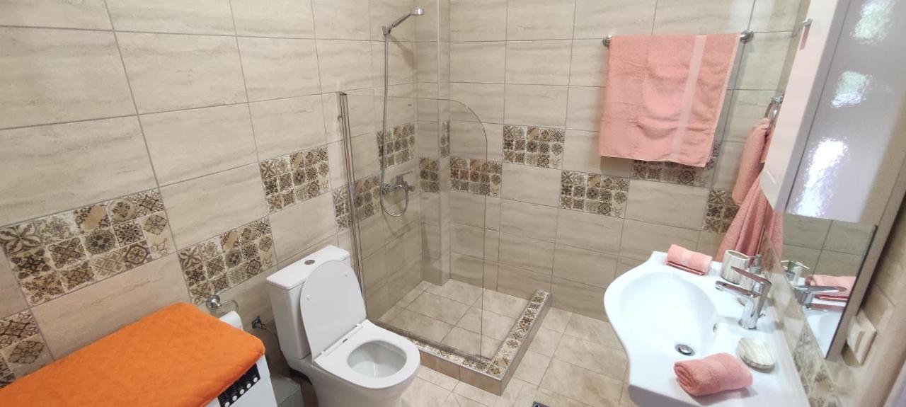 Seaside Apartments Неа Ираклия Екстериор снимка