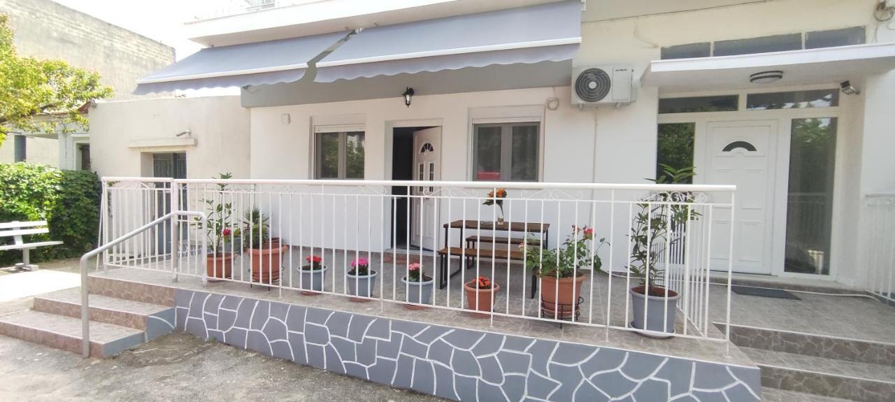 Seaside Apartments Неа Ираклия Екстериор снимка